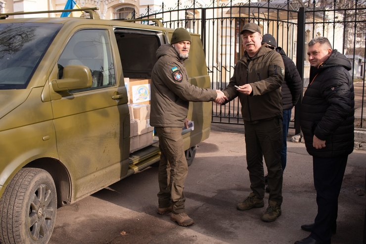 Авто для ЗСУ, подароване українцями з Норвегії