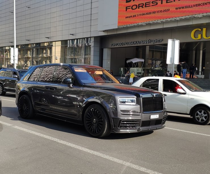 Бугатті Вейрон у Києві, суперкари України, Bugatti Veyron, Ferrari SF90 Stradale, Jaguar XJ220, Porsche carrera GT