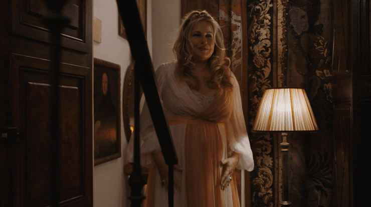 Героиня Кулидж надела это платье на вечеринку на итальянской вилле в "Белом лотосе"