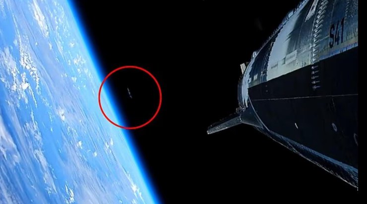 Во время полета Starship на орбиту случилось странное: за кораблем летел неизвестный объект