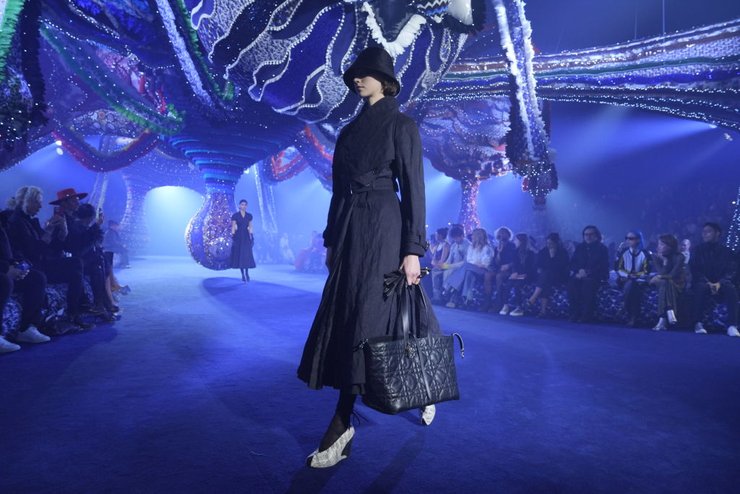 Взуття на танкетці, тренди взуття