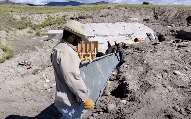 Покинутий бункер, ядерний бункер, притулок, перетворив бункер на будинок, купив нерухомість, знайшов 20 000 кг продуктів, холодна війна