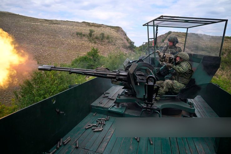 Російський бронепоїзд Єнісей виконує функції бойової охорони