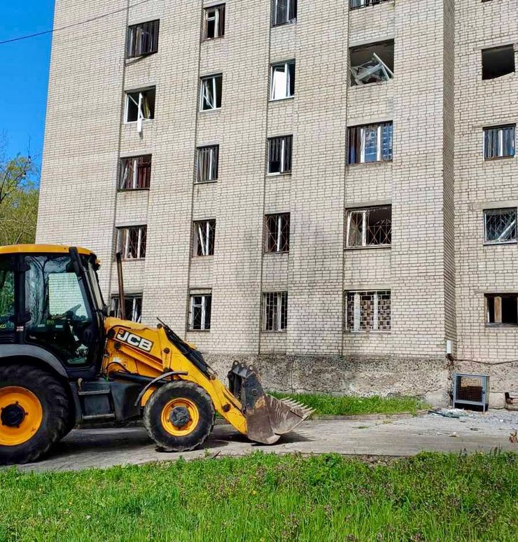 фото дев'ятиповерхівки у Дніпрі після обстрілу 22 квітня