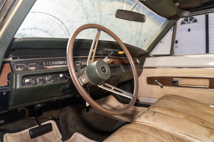 салон Plymouth GTX 1968 года