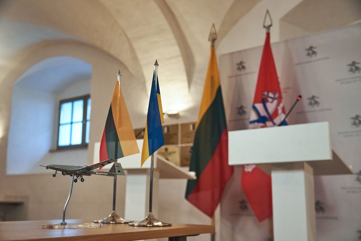 флаги украины и литвы