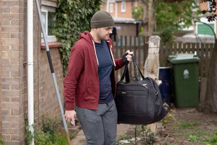 Боєць ЗСУ повернувся додому, Ейден Еслін