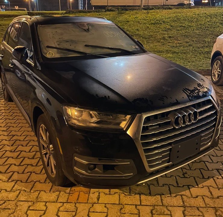 премиальные авто, кроссоверы премиум класса, гуманитарная помощь, Audi Q7, BMW X5, Porsche Cayenne