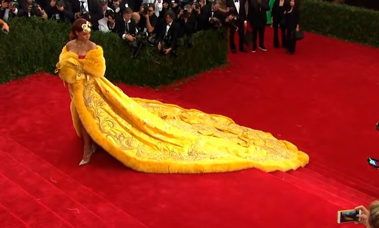 Рианна, желтое платье рианны, мет гала