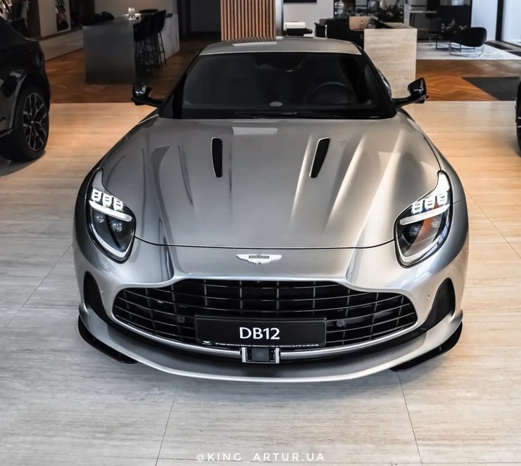 Aston Martin DB12, новий Aston Martin DB12, суперкар Aston Martin