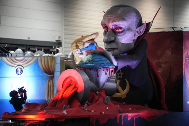 путін, вампір, карнавал