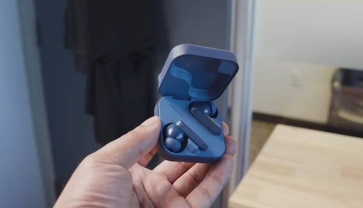 Навушники CMF Buds 2 Plus у кейсі CMF Buds 2 Plus