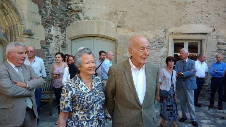 Валери Жискар дʼЭстен с женой/Фото: Paris Match