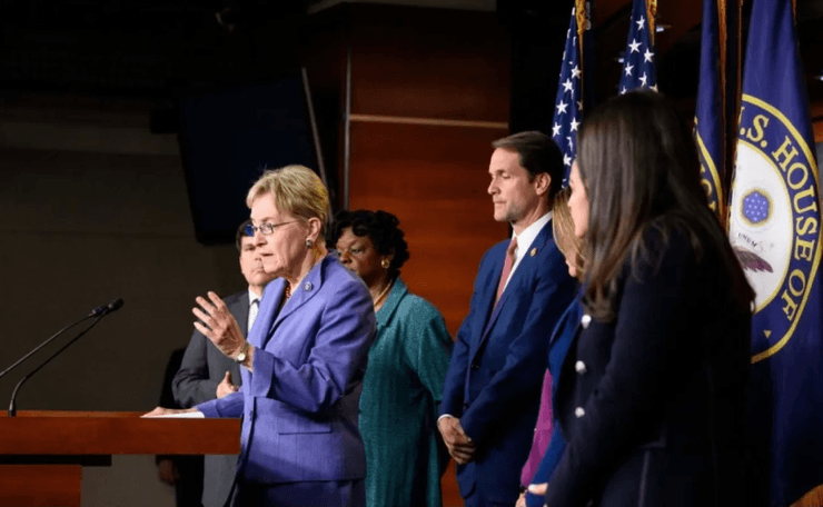 Марси Каптур обвинила коллегу в работе на Владимира Путина