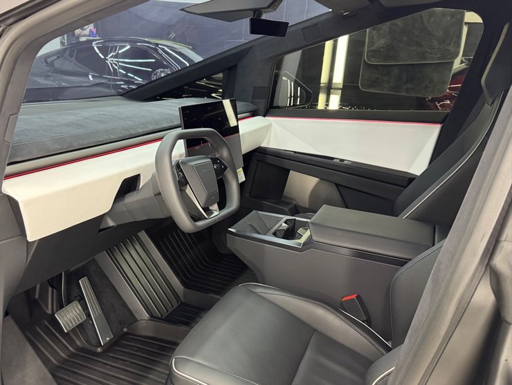 салон Tesla Cybertruck, Tesla Cybertruck, пікап Tesla Cybertruck, електромобіль Tesla