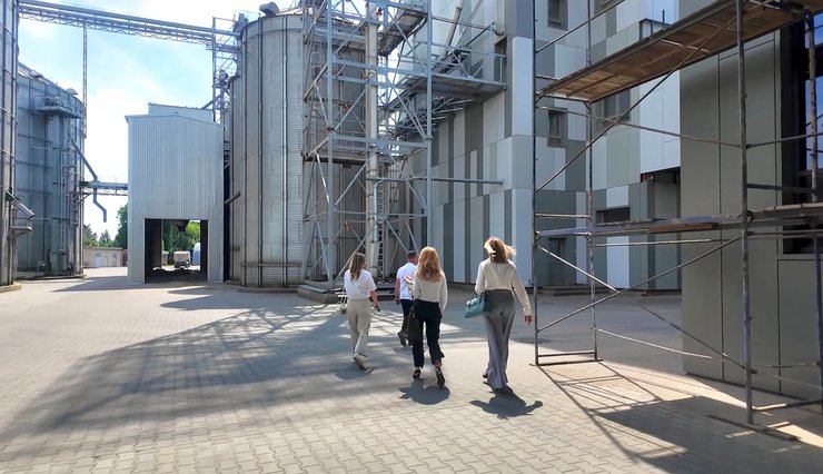 ГК ТМ "Вілія" розвиває альтернативну логістику, зберігає робочі місця та допомагає армії