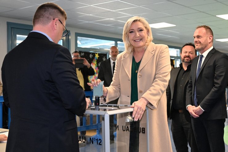 Марин Ле Пен, Франция