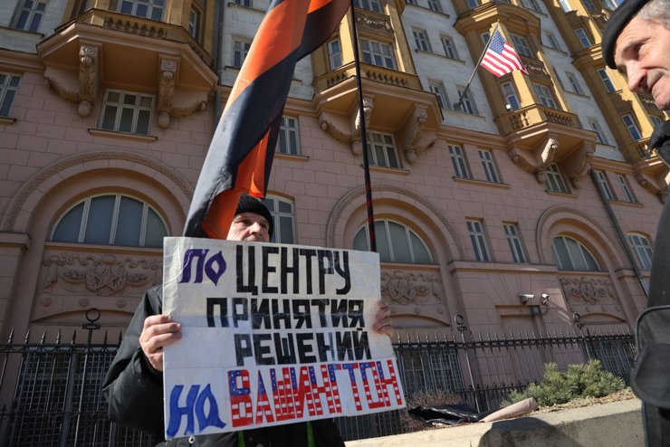 Раздача повесток вписывается в исполнение указа Путина увеличить штатную численность военнослужащих на 137 тыс. человек