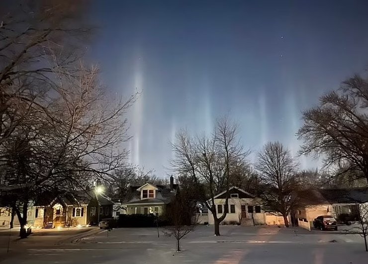 столбы света