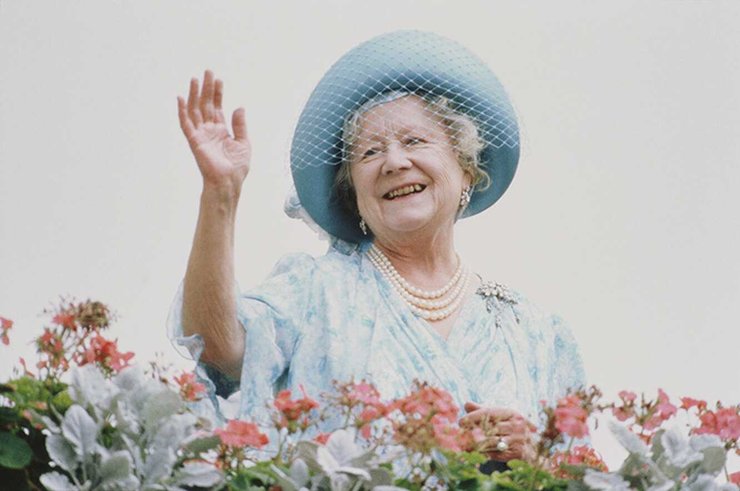 Елизавета Боуз-Лайон, королева мать