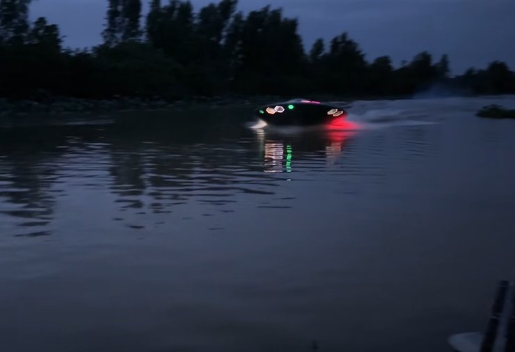 лодка с подсветкой