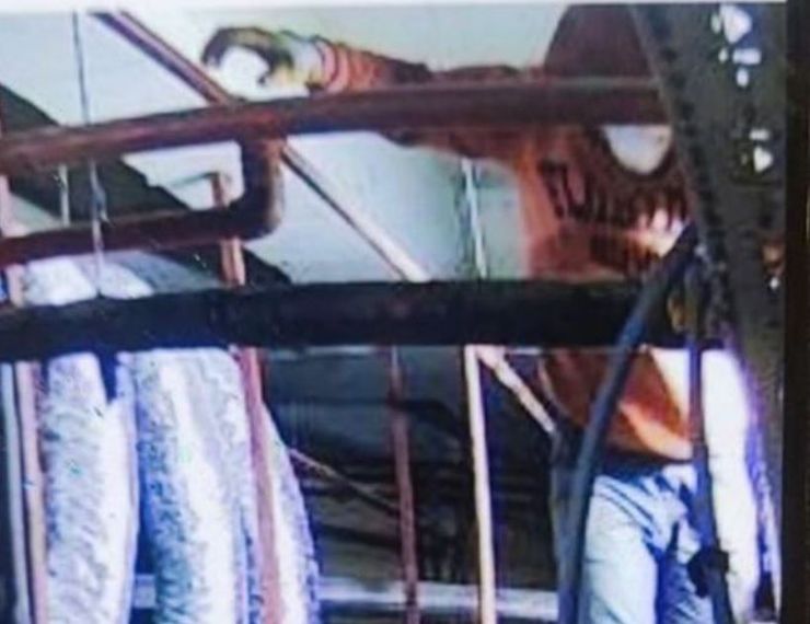 Мужчина три дня жил в вентиляционной шахте, что вынести из ювелирного магазина деньги и золото, преступления, криминал