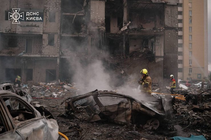 фото пожежі після влучання по Києву 6 липня