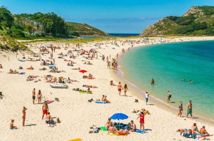 Жінка переїхала з Великої Британії в Іспанію і порівняла ціни на оренду, комунальні послуги та інтернет, цікаві висновки