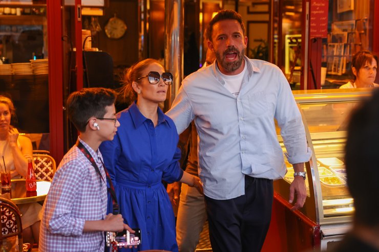 Дженніфер Лопес і Бен Аффлек проводять медовий місяць у Парижі