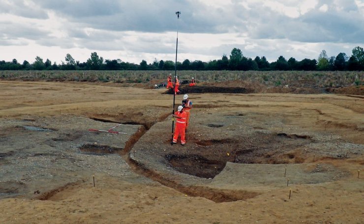 Кургани розміщувалися поблизу водойм
