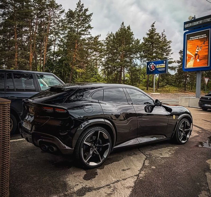 кроссовер Ferrari Purosangue