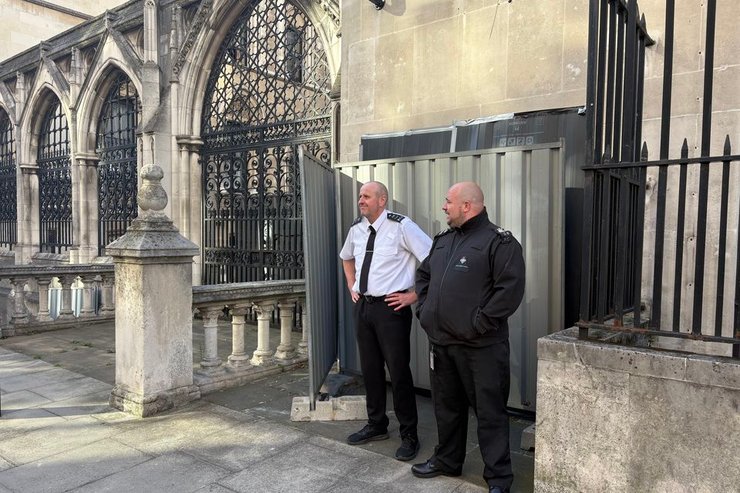 Бэнкси Лондон новый рисунок здание суда