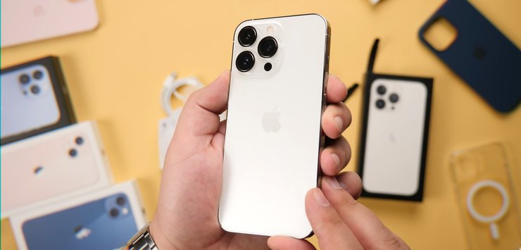 Cмартфон iPhone 13