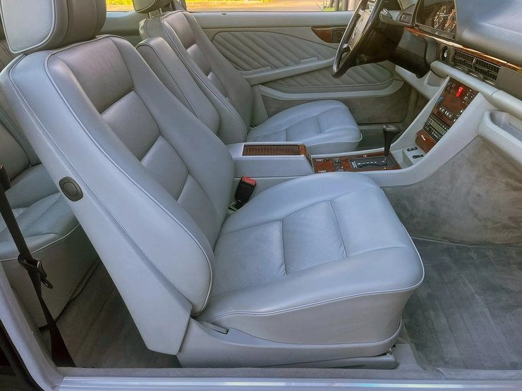 салон Mercedes 560 SEC, купе Mercedes, капсула времени