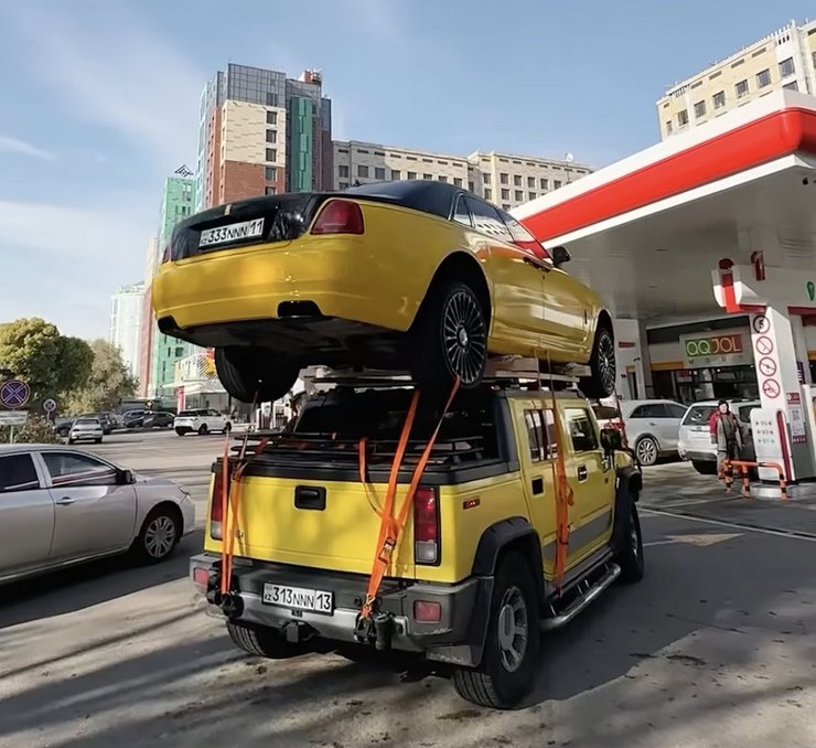 авто на крыше пикапа, Hummer H2, Rolls-Royce Ghost