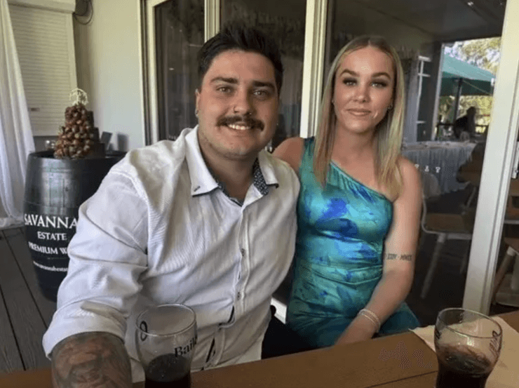 Подруга со своим парнем