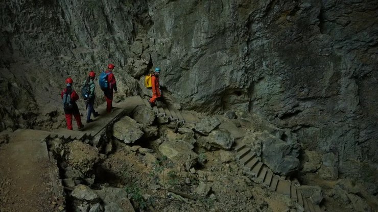 карстовая воронка, пещера воронка