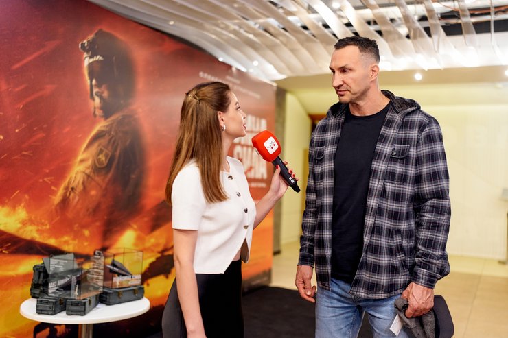 Володимир Кличко на прем'єрі Підйомної сили, показ фільму Підйомна сила, фоторепортаж з показу фільму Підйомна сила