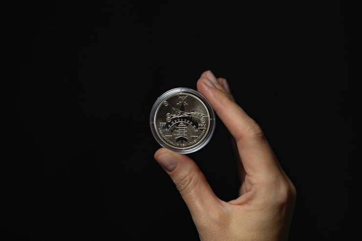 монета гривна сбу паутина реверс