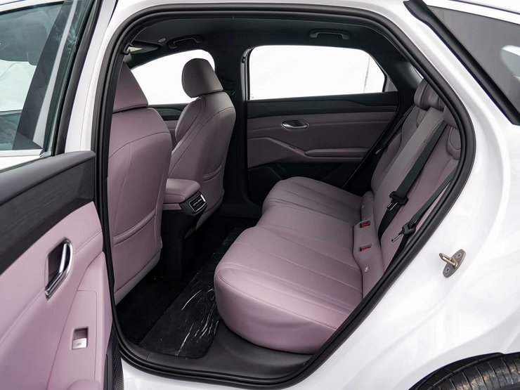 салон BYD Qin Max