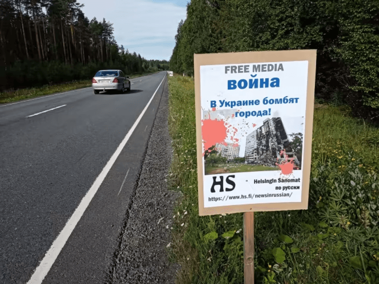 билборд на границе Финляндии с Россией, Украинский флаг в Финляндии, поддержка украинцев, гимн Украины в Финляндии