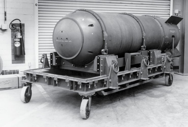 Фото термоядерної (водневої) бомбм Mark 15, яка упала біля Тайбі