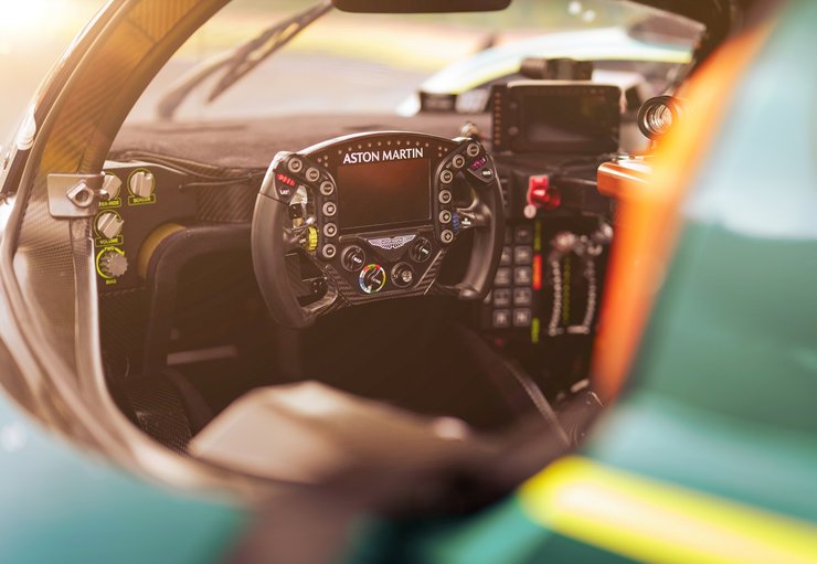 Салон Aston Martin, Aston Martin Valkyrie LM, суперкар Aston Martin