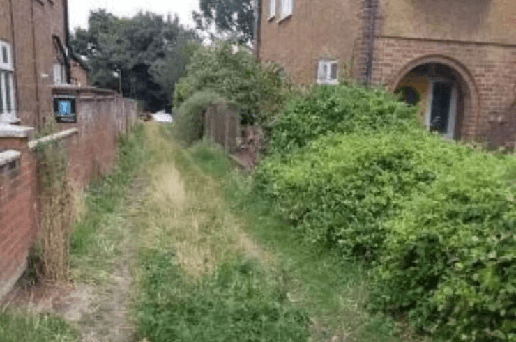 Модульне житло, ділянка землі, ділянка за копійки, 1 фунт, дешеве житло, ділянка під гараж, план забудови, аукціон,