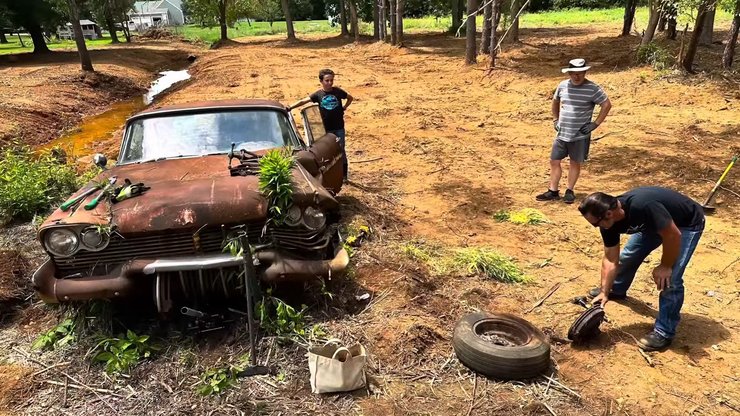 Plymouth Fury в полі