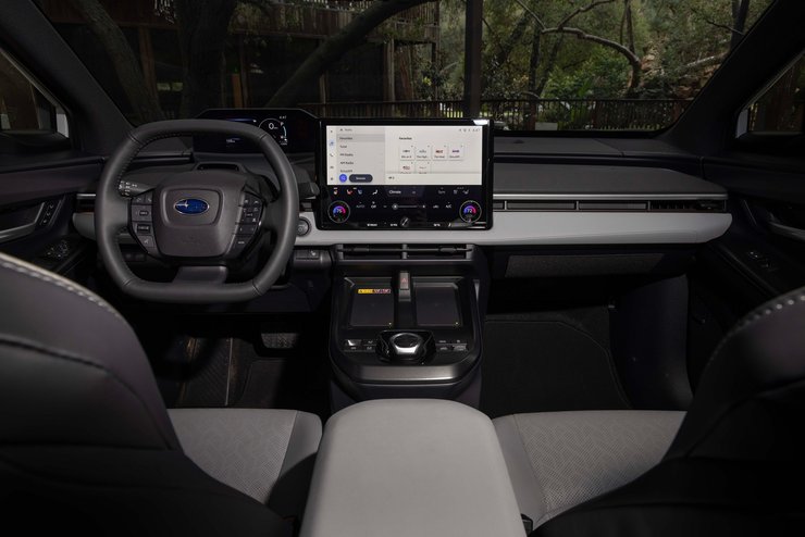 Салон Subaru Solterra, Subaru Solterra 2025, новая Subaru Solterra, электромобиль Subaru, кроссовер Subaru