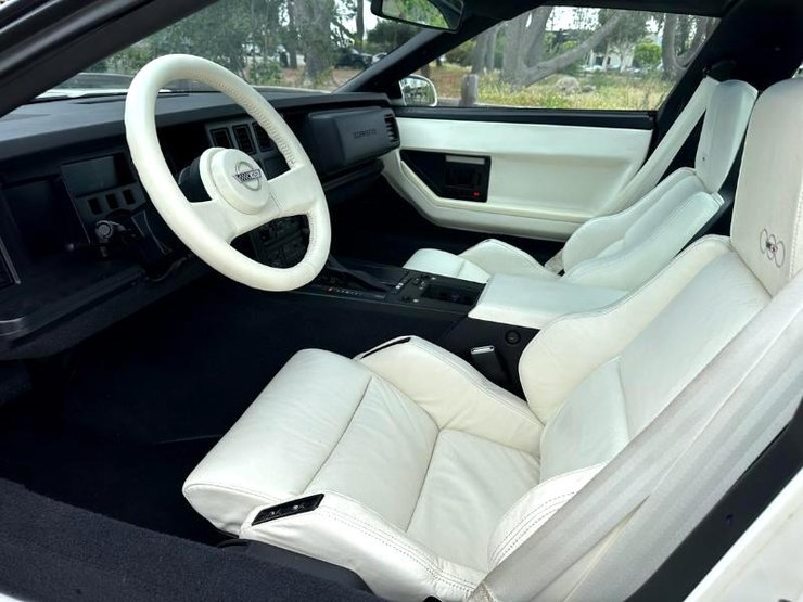 салон Chevrolet Corvette 1988, Chevrolet Corvette, Chevrolet Corvette C4, капсула времени