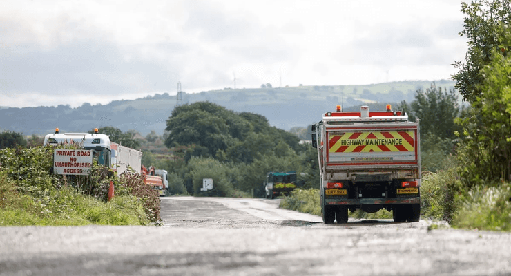 Деревня страдает из-за неприятного запаха, деревня, местные жители, ферма, переработка отходов, коровы, не могут открывать окна