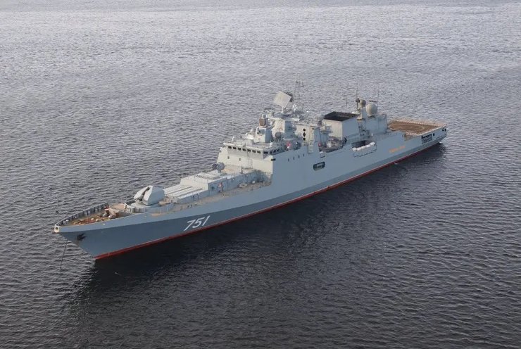 Російський фрегат завдав удару по цивільній яхті