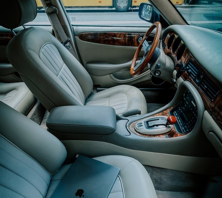 салон Jaguar XJ